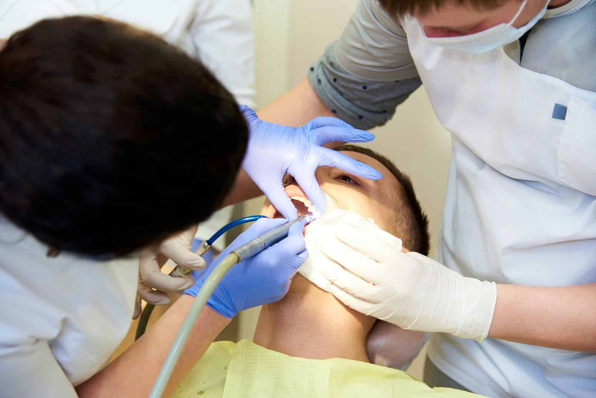 Pourquoi faire appel à un dentiste à Genève ?